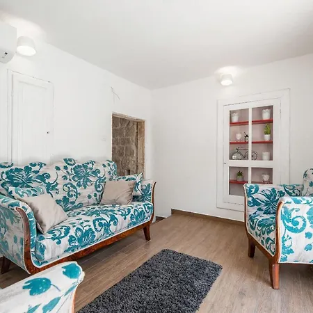 Vintage House Al Pozzo Aparthotel Hvar Town