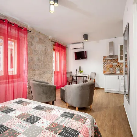 Vintage House Al Pozzo Aparthotel Hvar Town