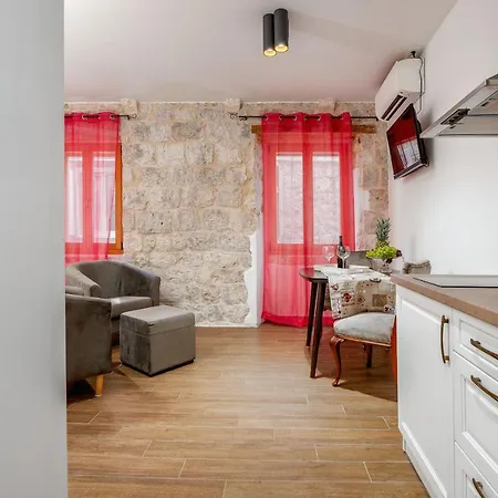 Vintage House Al Pozzo Aparthotel Hvar Town