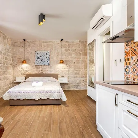 Vintage House Al Pozzo Aparthotel 4*