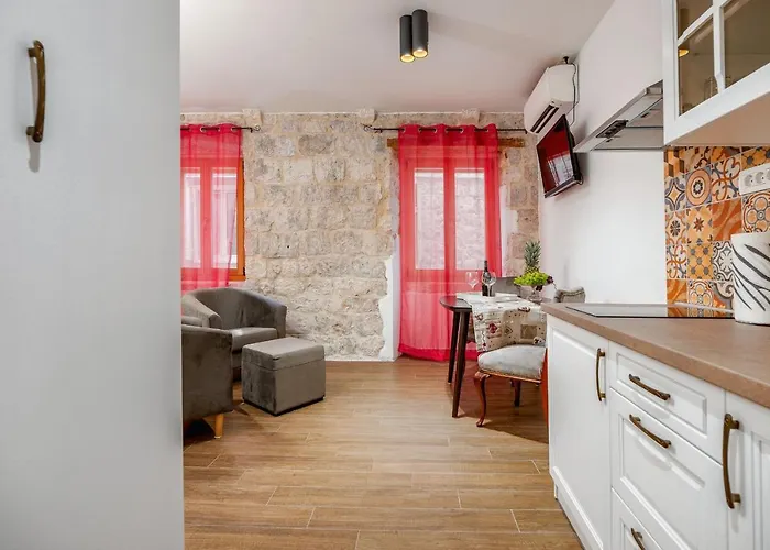 Vintage House Al Pozzo Aparthotel Hvar Town