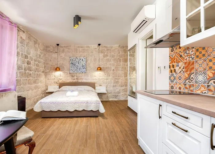 Vintage House Al Pozzo Aparthotel 4*